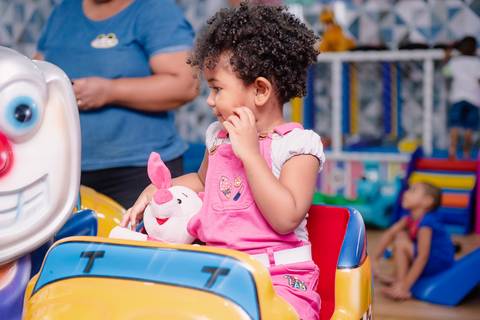 Smash the cake volta redonda barra mansa Fotografia Fotografo Festa Infantil 1 ano 1 aninho mamae papai ensaio aniversario  caramelada festa salao'