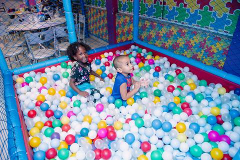 Smash the cake volta redonda barra mansa Fotografia Fotografo Festa Infantil 1 ano 1 aninho mamae papai ensaio aniversario  caramelada festa salao'