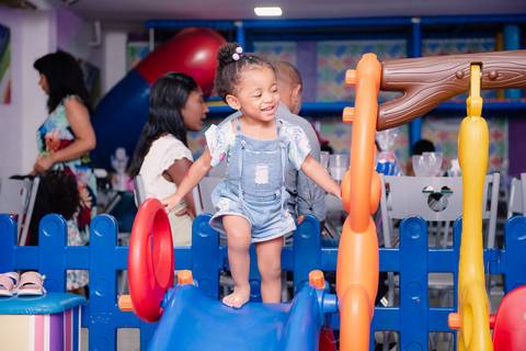 Smash the cake volta redonda barra mansa Fotografia Fotografo Festa Infantil 1 ano 1 aninho mamae papai ensaio aniversario  caramelada festa salao'