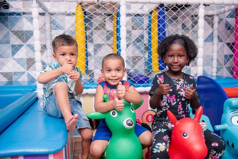 Smash the cake volta redonda barra mansa Fotografia Fotografo Festa Infantil 1 ano 1 aninho mamae papai ensaio aniversario  caramelada festa salao'
