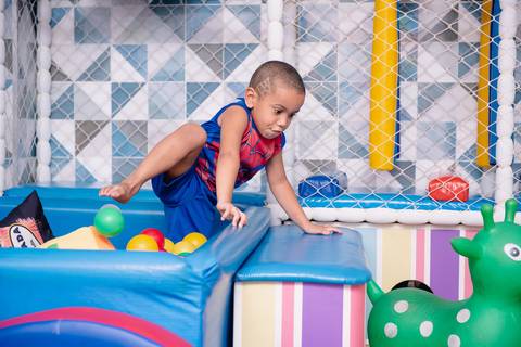 Smash the cake volta redonda barra mansa Fotografia Fotografo Festa Infantil 1 ano 1 aninho mamae papai ensaio aniversario  caramelada festa salao'