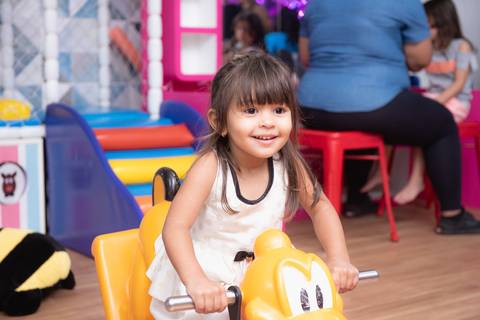 Smash the cake volta redonda barra mansa Fotografia Fotografo Festa Infantil 1 ano 1 aninho mamae papai ensaio aniversario  caramelada festa salao'