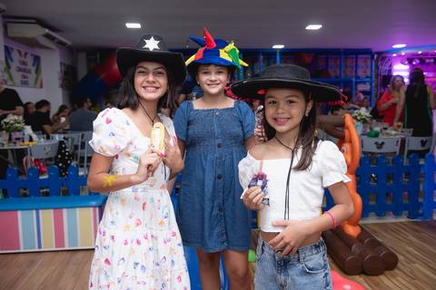 Smash the cake volta redonda barra mansa Fotografia Fotografo Festa Infantil 1 ano 1 aninho mamae papai ensaio aniversario  caramelada festa salao'
