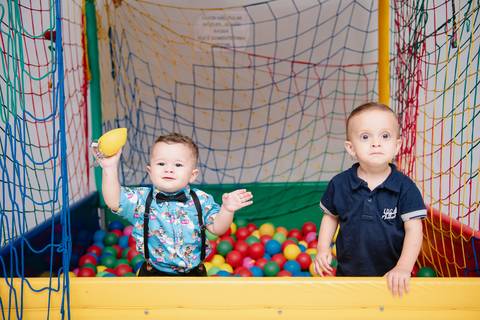 Smash the cake volta redonda barra mansa Fotografia Fotografo Festa Infantil 1 ano 1 aninho mamae papai ensaio aniversario  salao balao magico volta redonda festa salao'