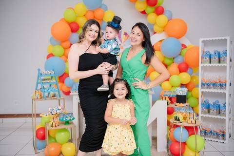 Smash the cake volta redonda barra mansa Fotografia Fotografo Festa Infantil 1 ano 1 aninho mamae papai ensaio aniversario  salao balao magico volta redonda festa salao'