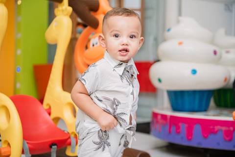 Smash the cake volta redonda barra mansa Fotografia Fotografo Festa Infantil 1 ano 1 aninho mamae papai ensaio aniversario  pula pula kids festa salao, safari, leao, rio de janeiro'