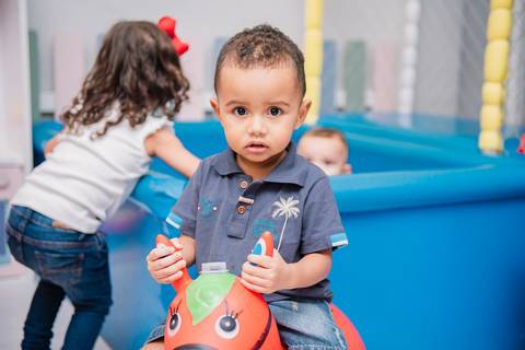 Smash the cake volta redonda barra mansa Fotografia Fotografo Festa Infantil 1 ano 1 aninho mamae papai ensaio aniversario  pula pula kids festa salao, safari, leao, rio de janeiro'