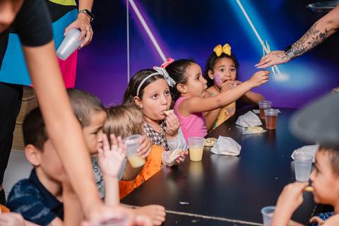 Smash the cake volta redonda barra mansa Fotografia Fotografo Festa Infantil 1 ano 1 aninho mamae papai ensaio aniversario  pula pula kids festa salao, safari, leao, rio de janeiro'