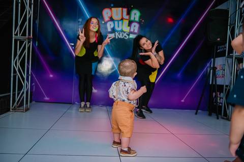 Smash the cake volta redonda barra mansa Fotografia Fotografo Festa Infantil 1 ano 1 aninho mamae papai ensaio aniversario  pula pula kids festa salao, safari, leao, rio de janeiro'