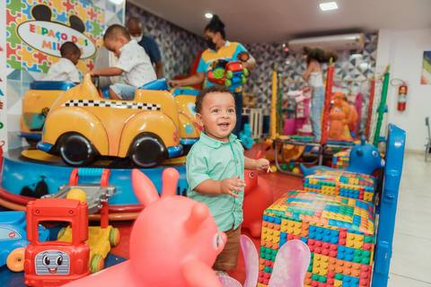 Aniversario infantil Arthur 1 ano Caramelada Festas Barra Mansa - RJ'