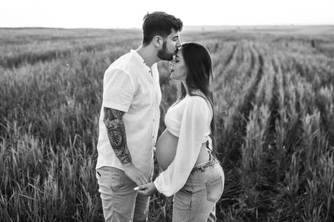 ensaio gestante no campo-'