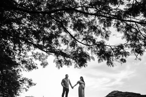 Ensaio de gestante na floresta'