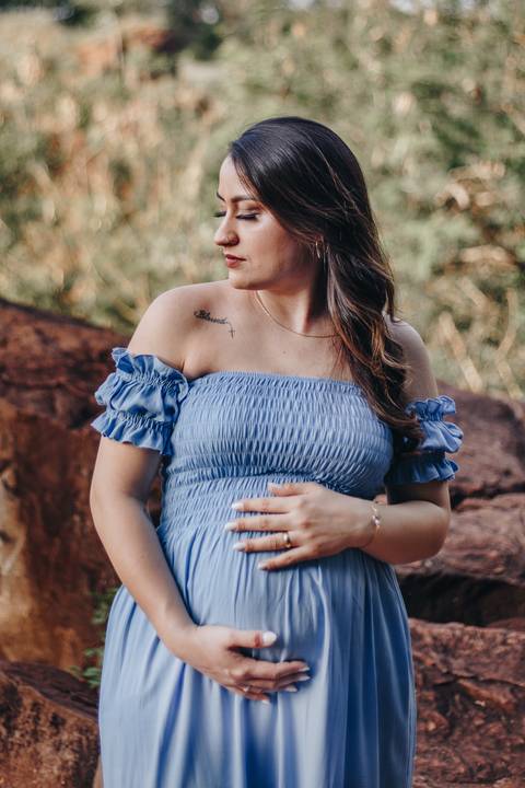 Ensaio de gestante na floresta'