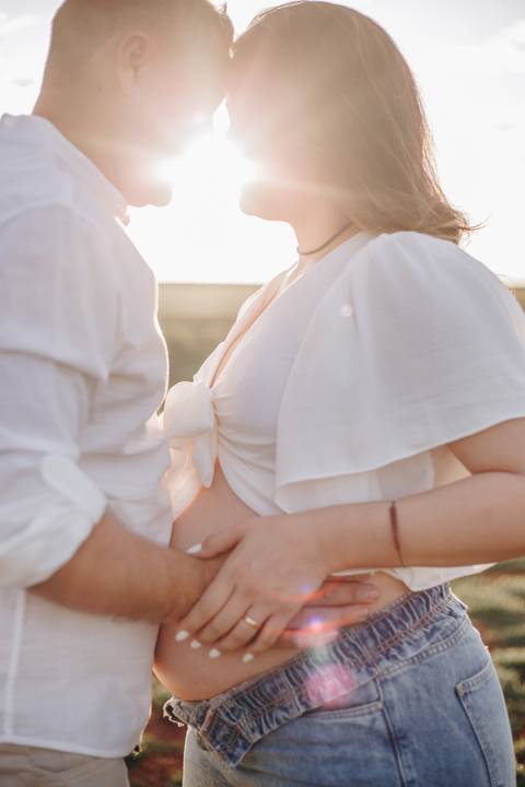 Inspiração de ensaio de ensaio de gestante no campo'