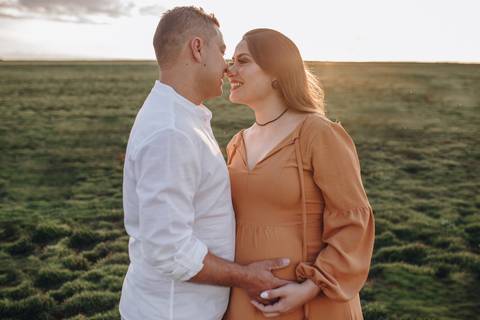 Inspiração de ensaio de ensaio de gestante no campo'