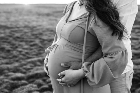 Inspiração de ensaio de ensaio de gestante no campo'