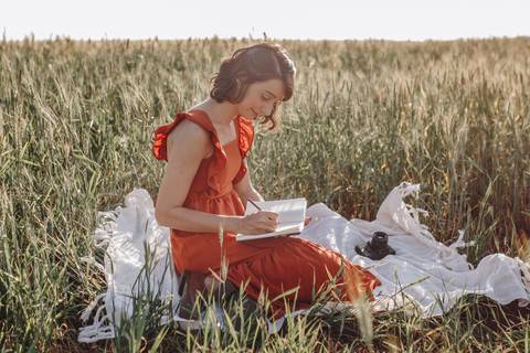 Ensaio feminino no campo '