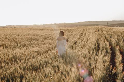 Ensaio feminino no campo '