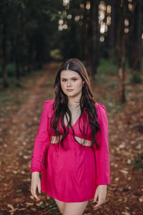 Retrato feminino na floresta '