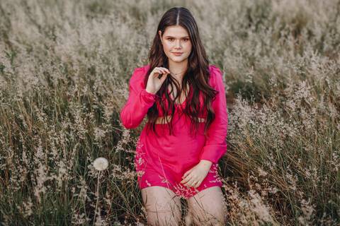 Inspiração de retrato feminino no campo '