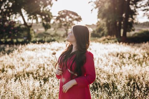 Ensaio feminino no campo '