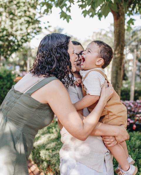 Família se divertindo no parque'