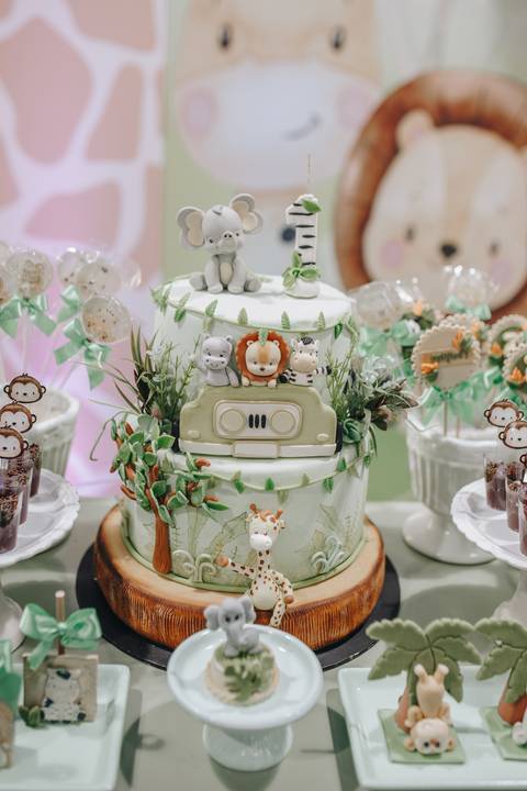 Festa de 1 ano com decoração de safari '