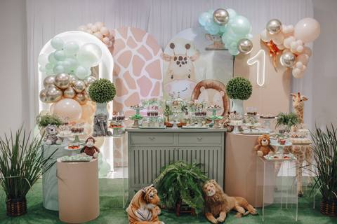 Festa de 1 ano com decoração de safari '