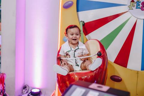 Festa de 1 ano com decoração de safari '