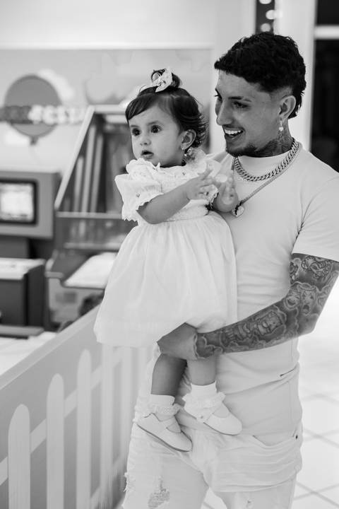 Ensaio em casa antes da festa de aniversário '