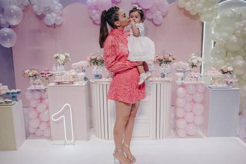 Aniversario de 1 ano com tema de perola'