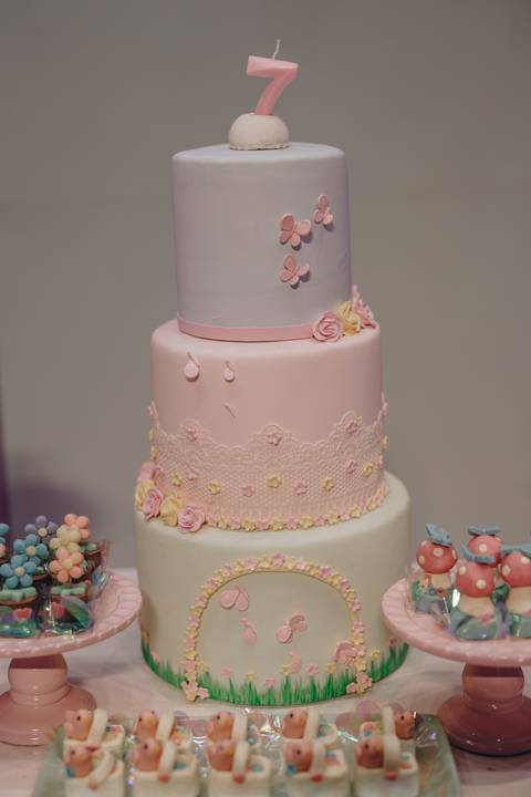 Aniversário de 7 anos com tema de jardim'