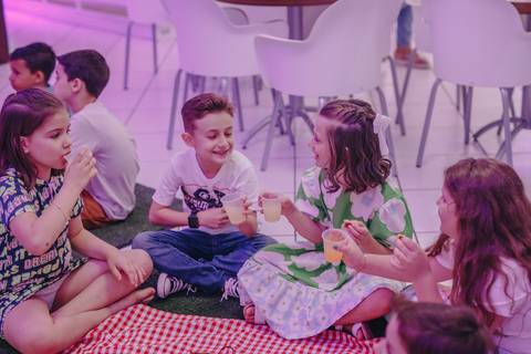 Aniversário de 7 anos com tema de jardim'