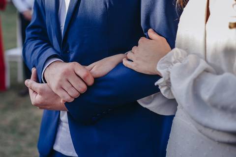 Foto detalhista dos noivos'