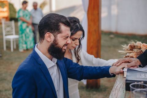 benção das alianças em casamento ao ar livre '