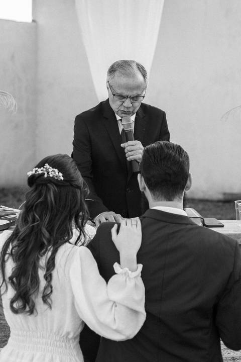 benção das alianças em casamento ao ar livre '