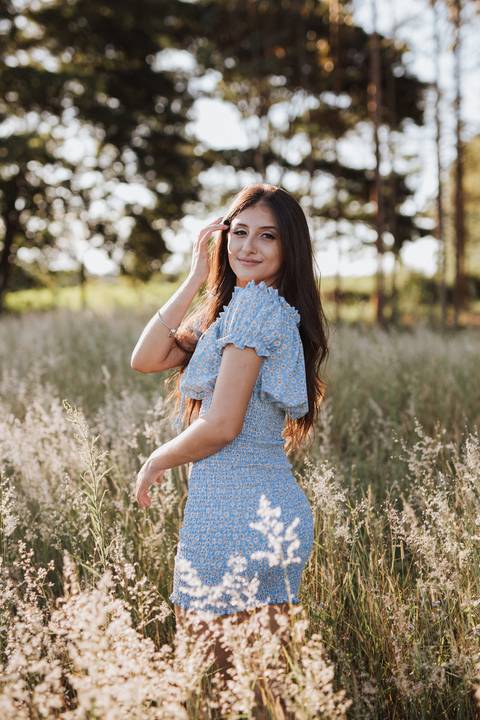 Ensaio feminino no campo '
