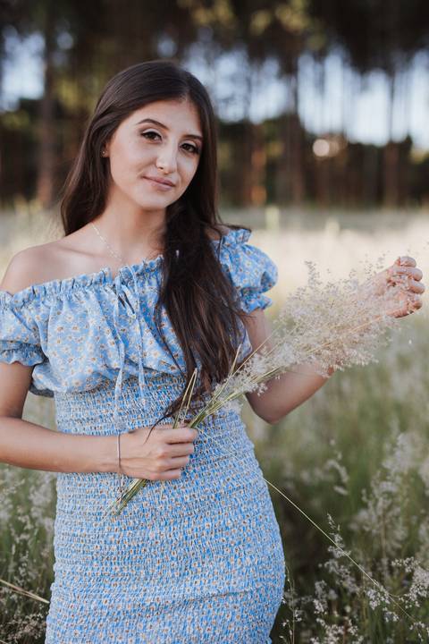 Ensaio feminino no campo '