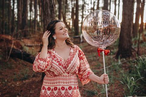 Retrato feminino na floresta '