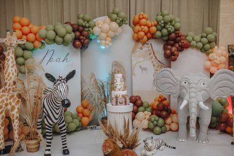 Aniversário de 1 ano com tema de safari'