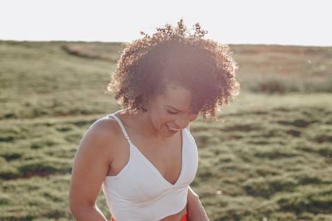 Ensaio feminino no campo'