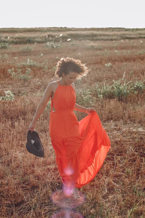 Ensaio feminino no campo'