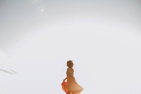 Ensaio feminino no campo'