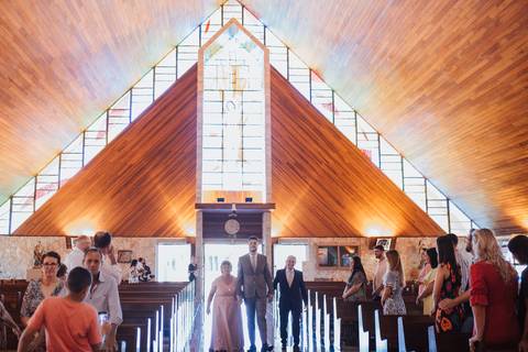 Cerimonia intimista na igreja'