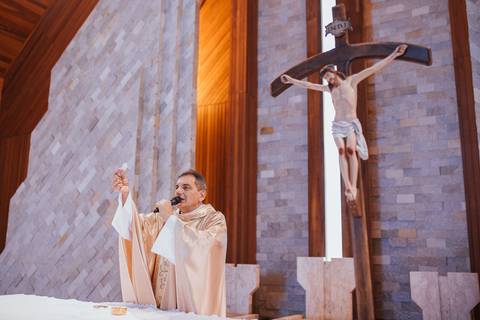 benção das alianças em casamento na igreja'