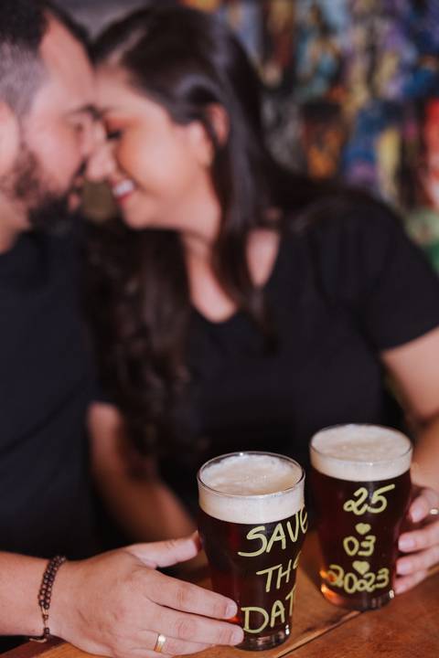 ensaio de casal no bar'