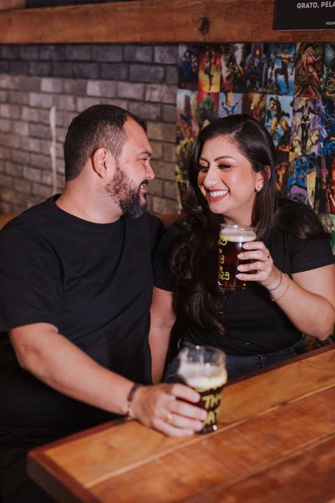 Inspiração de ensaio pré wedding no bar'