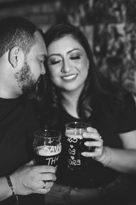 ensaio de casal no bar'