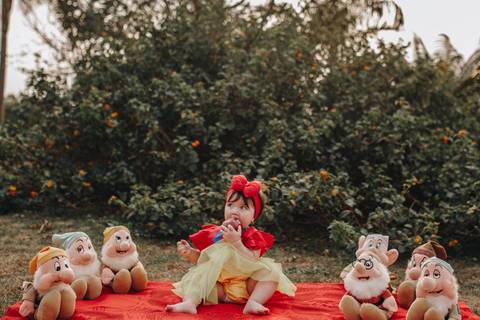 Smash Cake com tema da branca de neve'