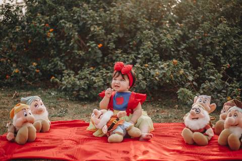 Smash Cake com tema da branca de neve'